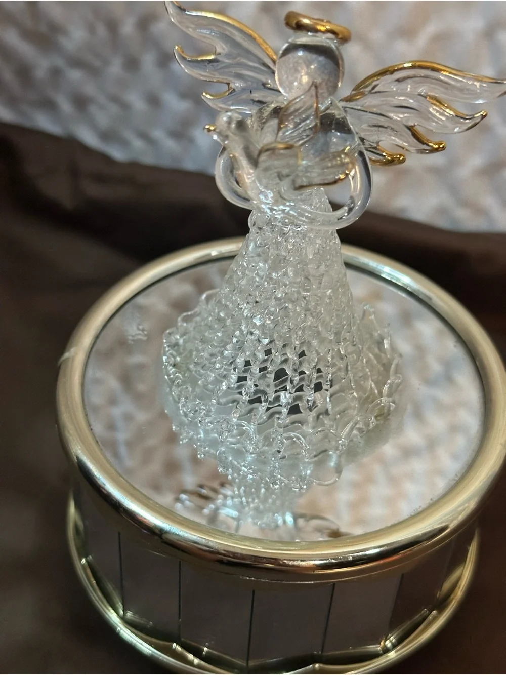 Música 🎵 Delicate Glass Angel Figurine with Mirror Base - with light